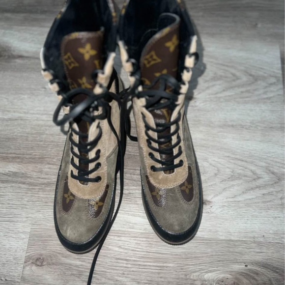 LV Combat Boots - Picture 2 of 7